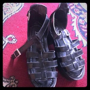 Platform heels Open toe sandles 🖤